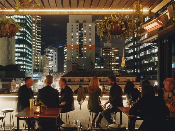 Reasons travel to Melbourne – Bar specials and buzzing nightlife